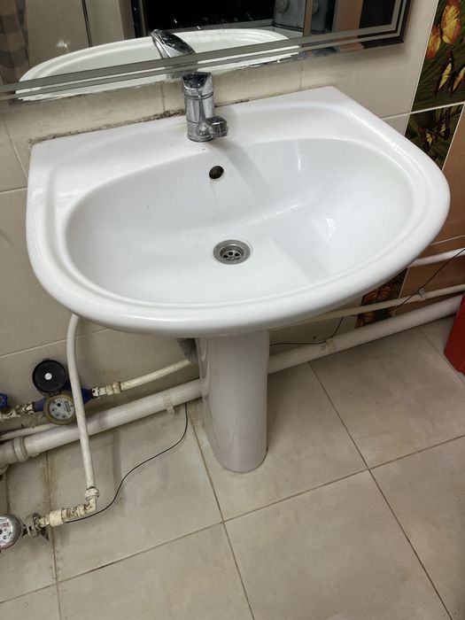 Раковина с ножкой