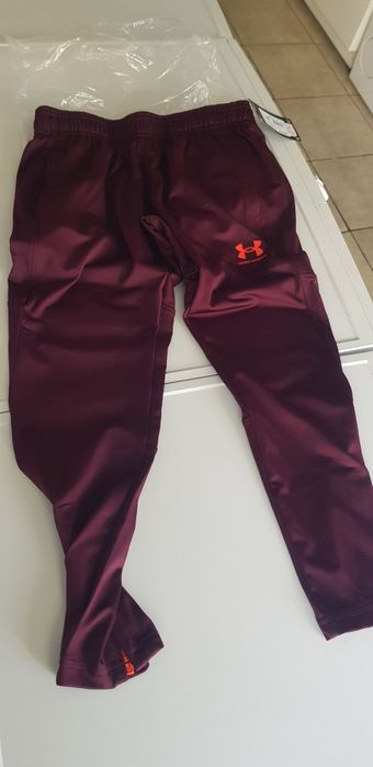 Детско спортно долнище UNDER ARMOUR
