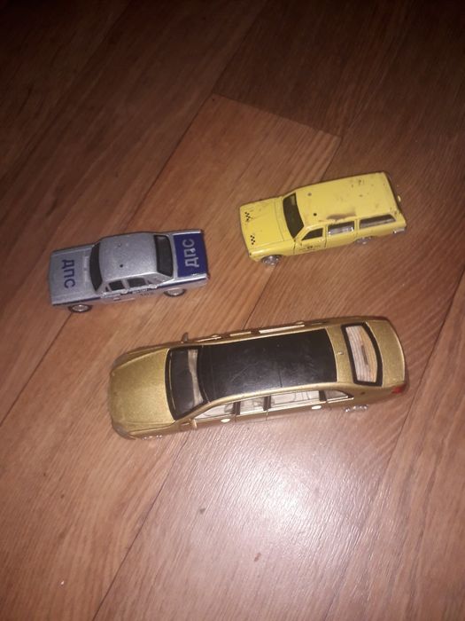 Продам модели машин металлические