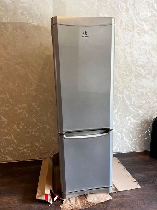 Холодильник Indesit