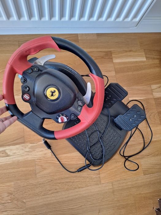 Volan Ferrari cu pedale