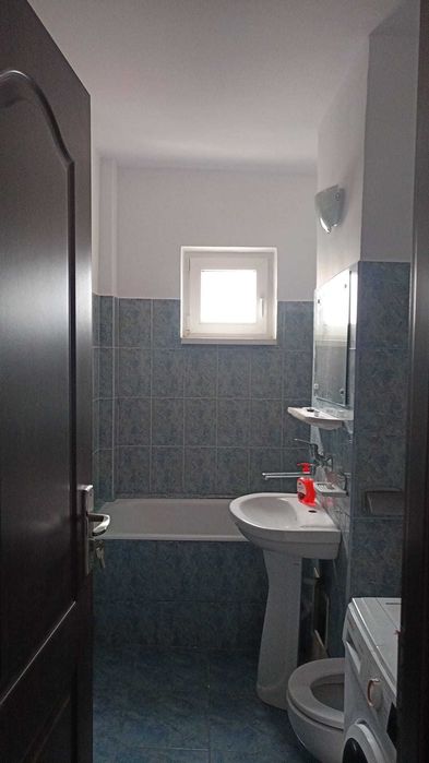 Proprietar inchiriez apartament 2 camere zona centrala Petrodava
