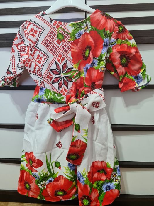 Vând rochiță fetițe.