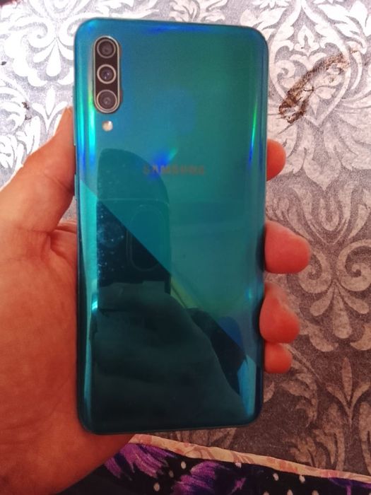 Продам телефон срочно