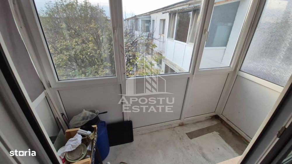 Apartament cu 3 camere, balcon, zona Sagului