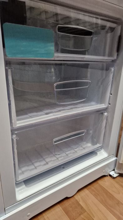 Продаётся холодильник indesid