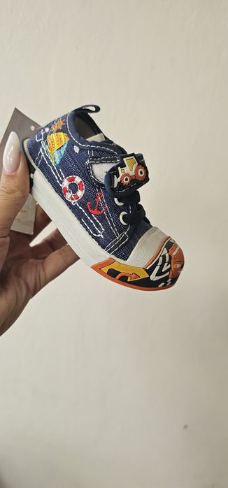 Детски обувки на Едро