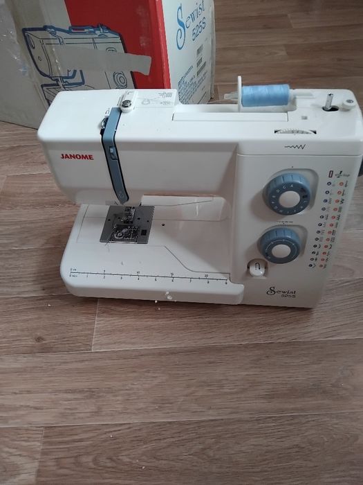 Продам швейную машинку