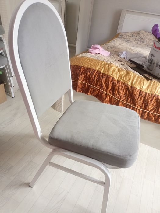 Стулья белый метал