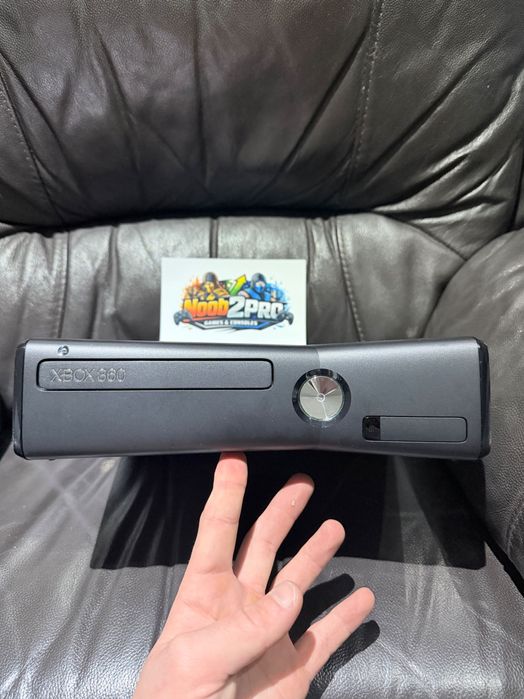 Xbox 360 S – комплект с Kinect + игри