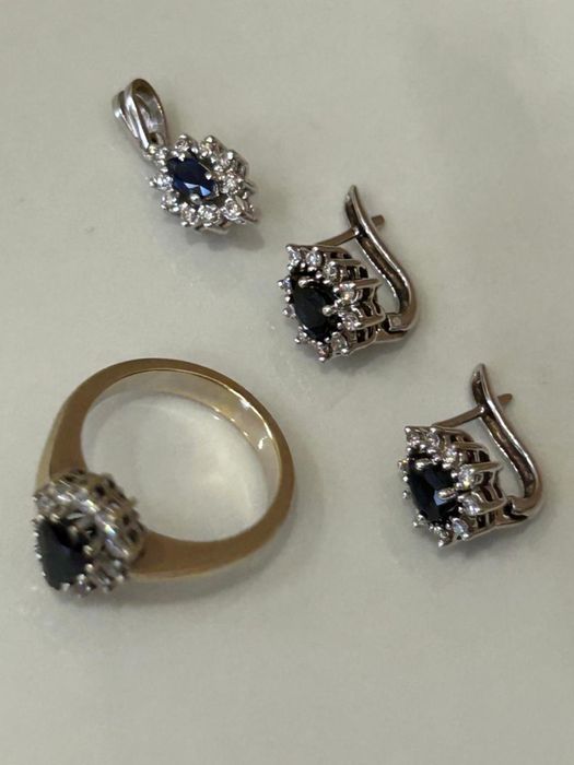 Продается ювелирный набор из 4 предметоа.