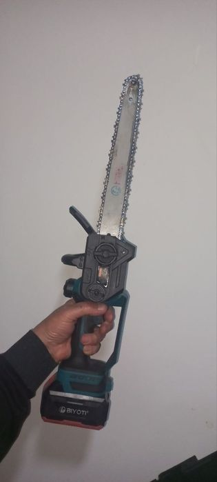 Аккумуляторная цепная пила