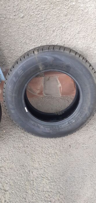 Triangle Snow Lion 205/70/15