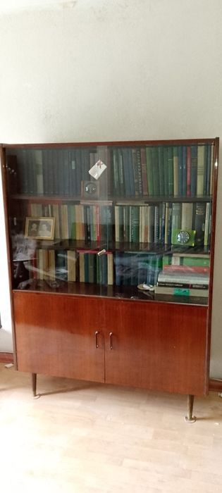 Деревянный советский  шкаф.