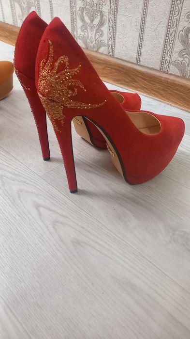 Замшевые туфли  сатылады