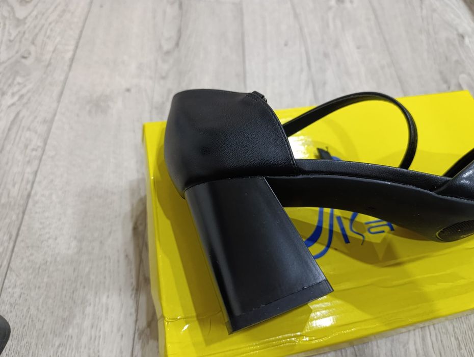 Продаю новые туфли