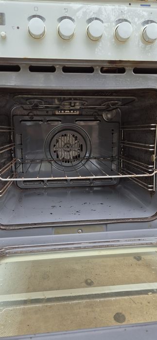 Фурна за вграждане ZANUSSI в комплект с котлони за вграждане