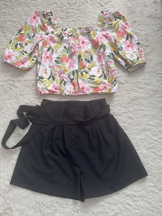 Pantaloni scurti si bluzita !