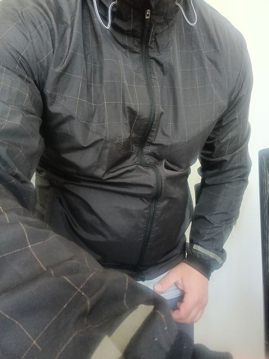 Мъжка ветровка Nike (L) 30€