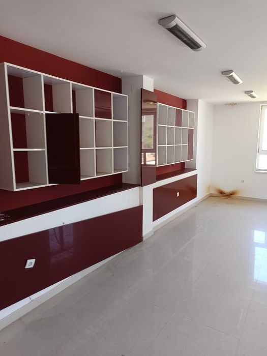 Дава се под наем Офис в Разлог - 56 кв.м за 204 € - Снимка #1