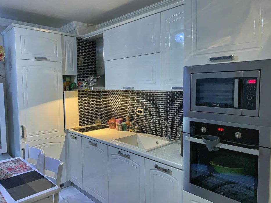 Дава се под наем Тристаен апартамент в Пловдив, Кършияка - 75 кв.м за 500 € - Снимка #3