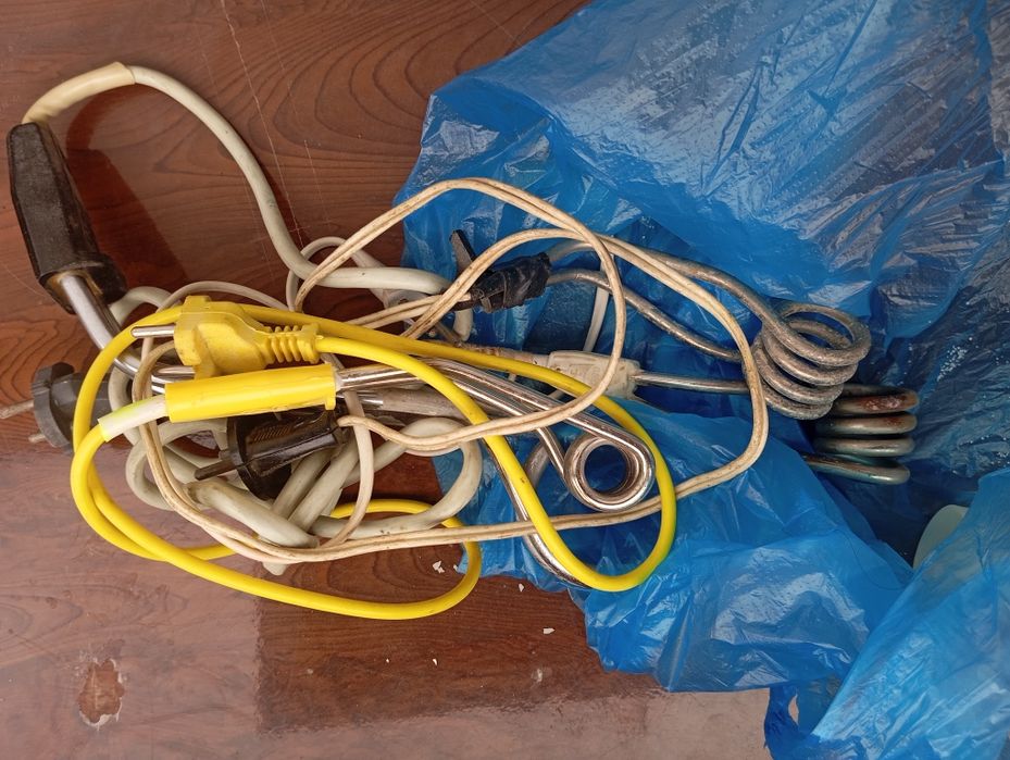 Закрывашка банок, мясорубка, кипятильники.