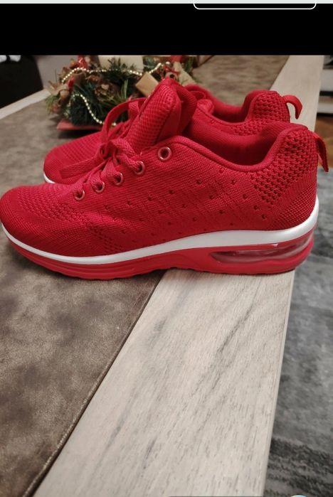 Adidași noi  mărimea 38