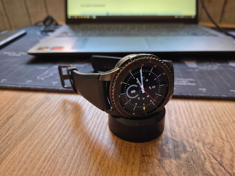 Продам часы Samsung  Galaxy Gear S3