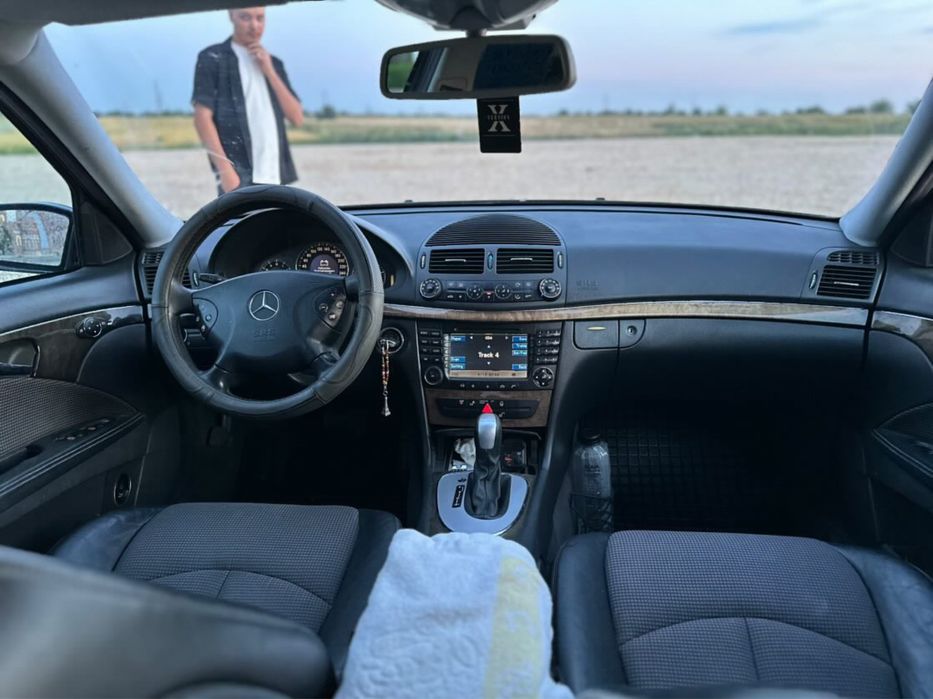 Mercedes E220 2003