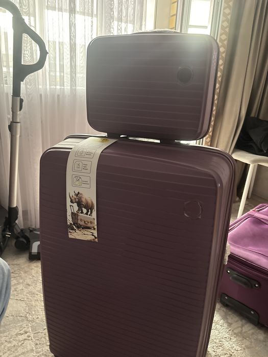 Чемодан с каробкой