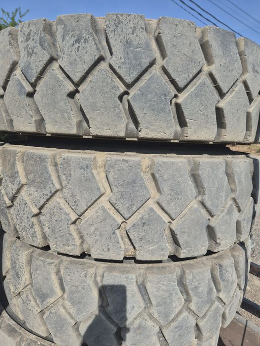 Set 8 roti excavator 1000 pe 20