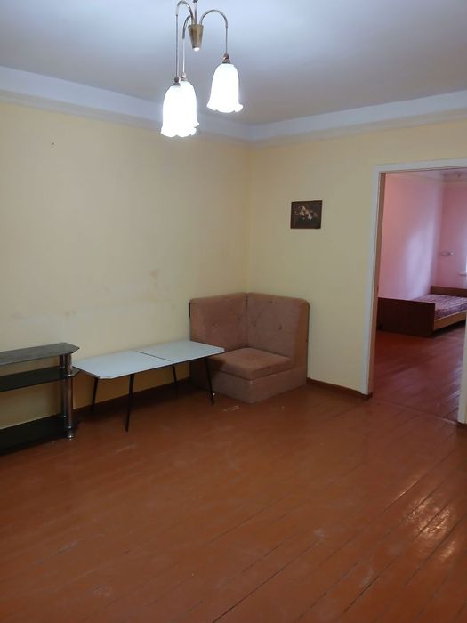 Charvoq kvartira sotiladi 2/1/2. 52m²