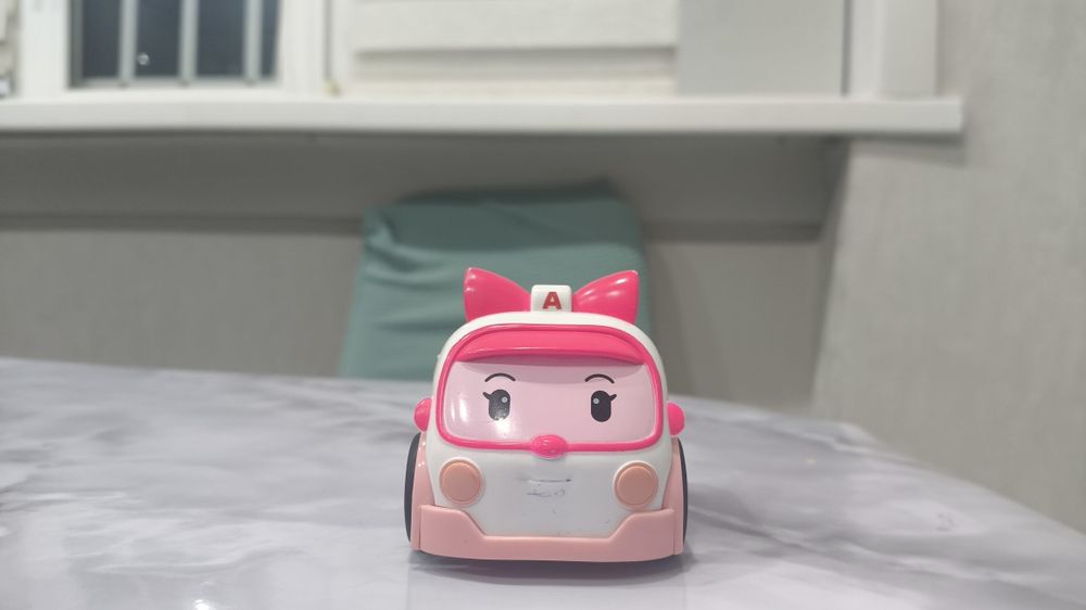 Игрушечная машинка