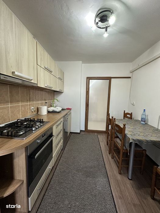Apartament cu 2 camere de închiriere în zona Școlilor