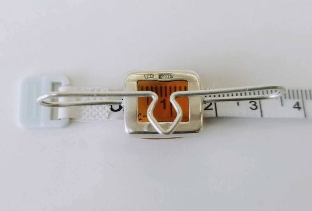 Brose/clema pentru esarfa din argint cu piatra de chihlimbar ruseasca