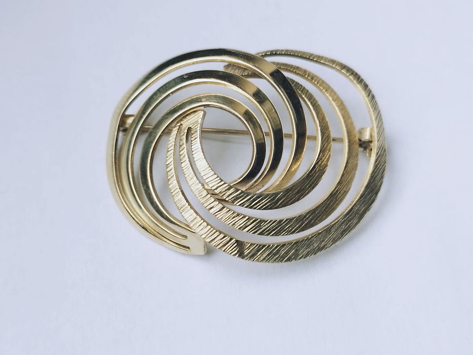 Veche brose placata cu aur, Amerikaner