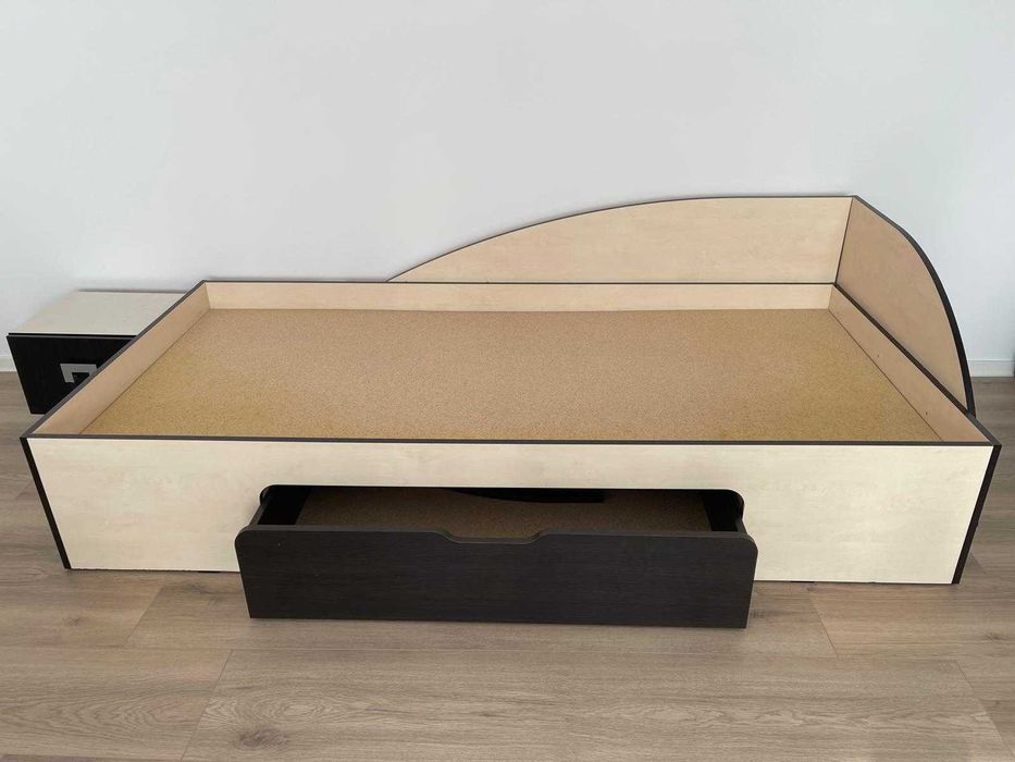 Vand Mobila Tineret completa in stare impecabila (mobila + pat 1 pers)