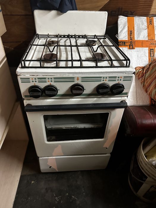 Продам газовую плиту.