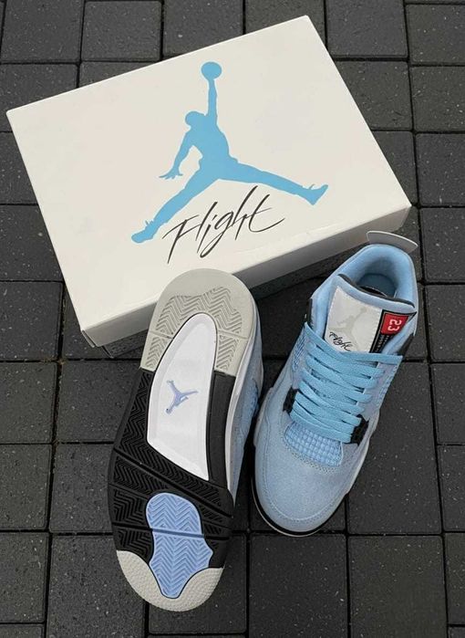 Jordan 4 RETRO University Blue - Full Box
