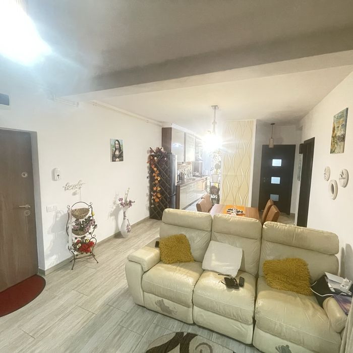Apartament 3 camere cu gradina.