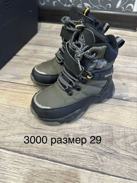 Продам детскую обувь