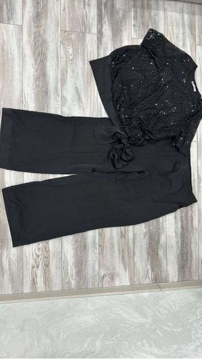 Продам женские костюмы