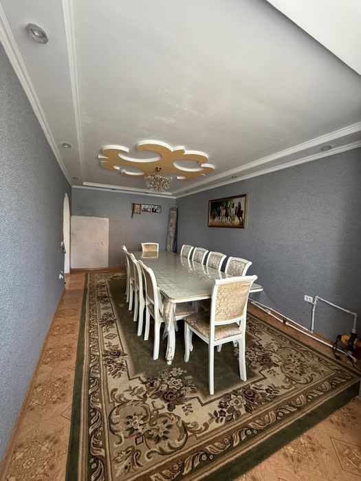Стол с 12 стулями