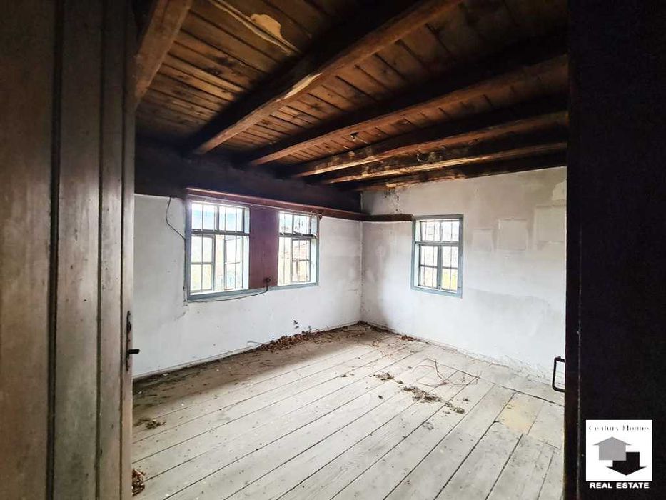 116252 Голям парцел с две къщи и плевня в с. Войнежа