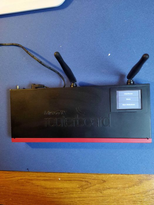 Router Mikrotik RB2011UiAS-2HnD-IN