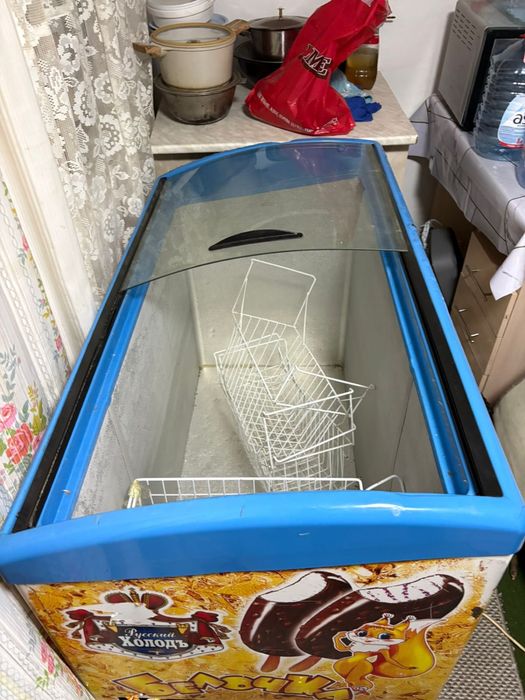 В продаже витринный морозильник