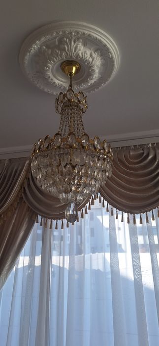 Candelabru,lustra superb ..cu cristale