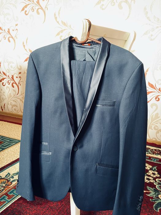 Костюм/смокинг/кастюм