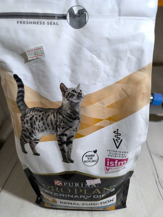 Суха храна за котки