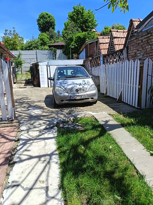 Mercedes A class 1600cm3  două seturi roți iarnă vară benzina manual